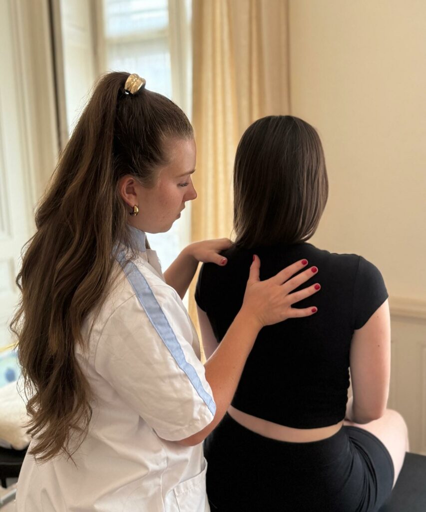 Séance d'ostéopathie avec une patiente